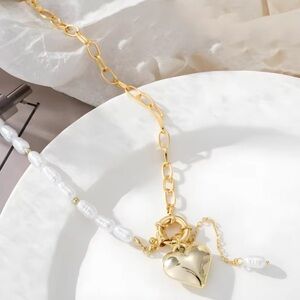 Gold Heart Pendant Necklace with Freshwater Pearls – Elegant Chain Necklace